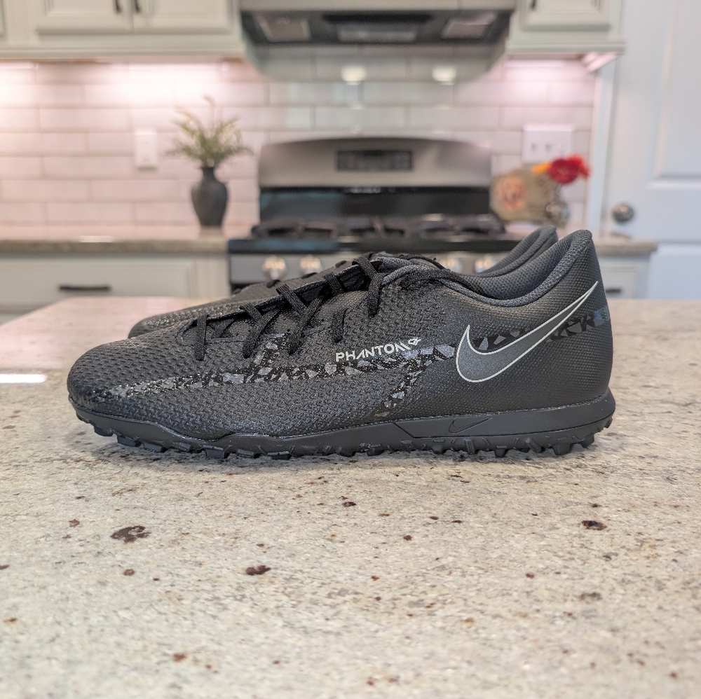 Nike Phantom GT2 Club Turf Soccer Cleats